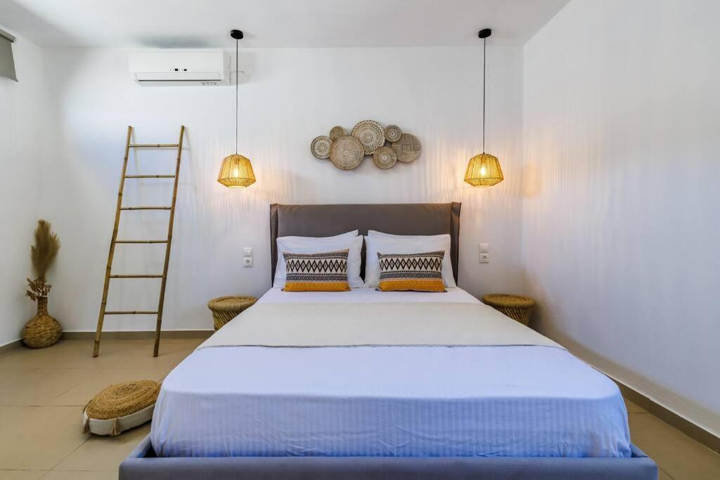Villa Koukounaria Skopelos Town Exterior photo