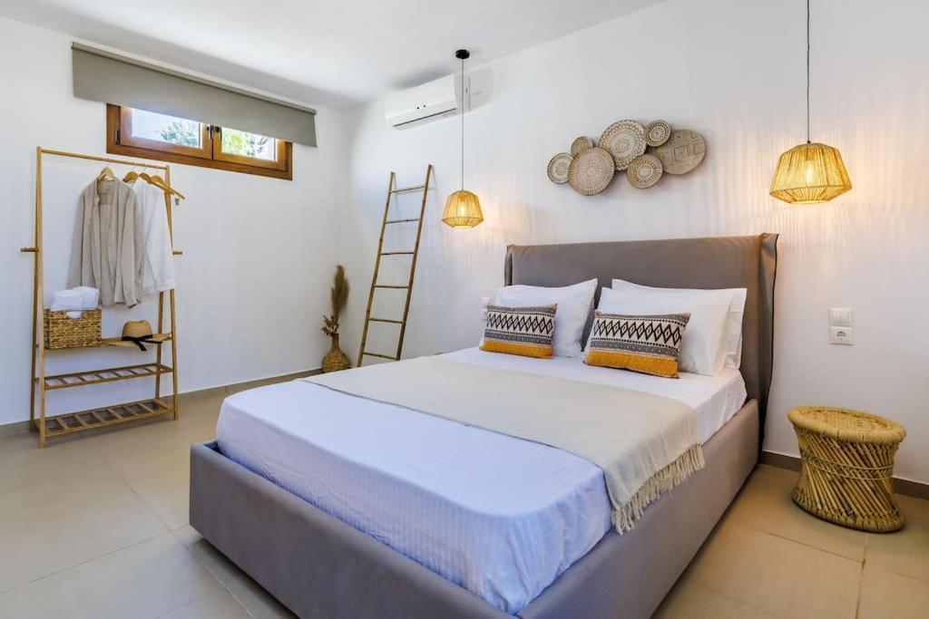 Villa Koukounaria Skopelos Town Exterior photo
