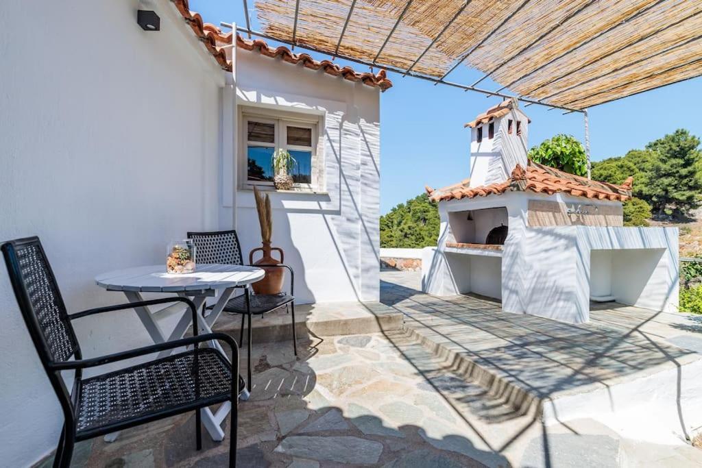Villa Koukounaria Skopelos Town Exterior photo