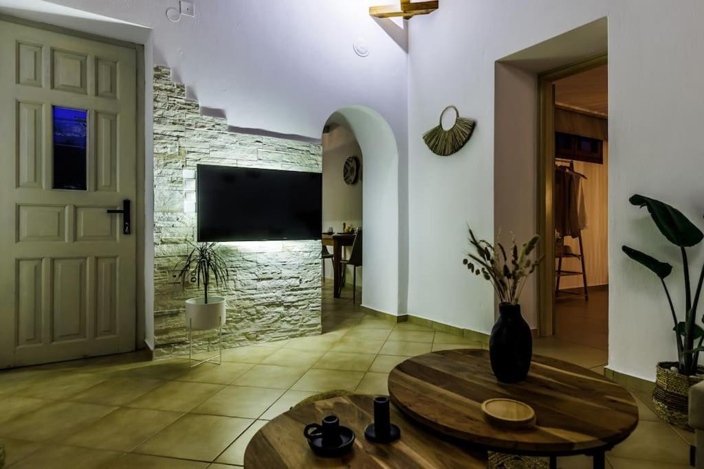 Villa Koukounaria Skopelos Town Exterior photo
